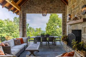 Antler Trail Lodge uxury Awaits Views 4 King Suites Firepit Hot Tub