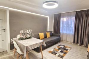 Light and Shadow Apartment