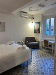 Oasis in the Center with Garden by Synergy Up to 5 guests