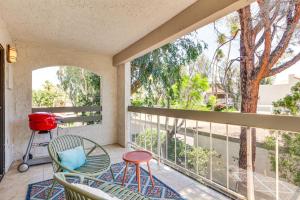 Chic Palm Springs Condo by the Riviera Hotel