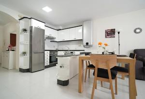 GALIHOST - Apartamento con parking frente a la Playa de Rodeira