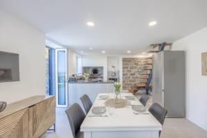 Maison Des Souvenirs by YOUR KEY MADEIRA