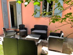 Oasis in the Center with Garden by Synergy Up to 5 guests