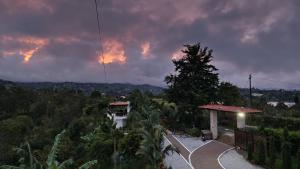 Private Villa El Peñol - Jacuzzi & Reservoir Views