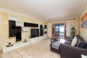Villa Almas Blancas by Villa Plus
