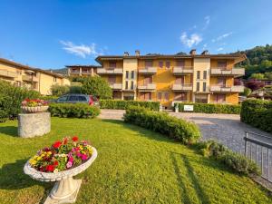 Appartamento Tobias 201 La Portella by Gardadomusmea