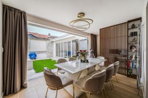 Luxury 4-Bed Townhouse Parking, Garden Office