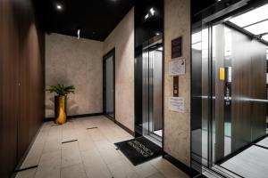 Golden Skyline Suites - Mennica Residence - Panoramic City View