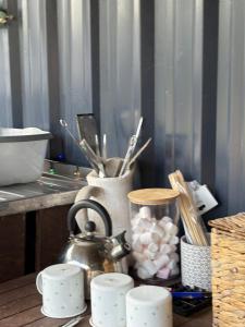 Four Seasons Mini Zoo Country Retreat with Wood Fuel Hot Tub close to kington Market Town