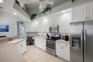 Luxury Gulf Access SW Cape Coral 3BR Dog Friendly