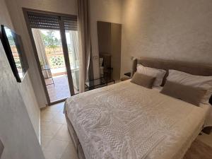 Luxury stay with air conditioning and pool Mansouria Beach