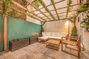 1-Bed Fitzrovia Flat - Private Patio, Sleeps 4