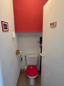 Val Thorens, Ski-in Ski-out 1 bedroom Apt for 4 with Fiber, South-facing & Mountain Views
