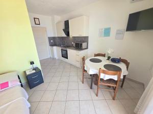 KETI 2 NV - Studio apartment with terrace