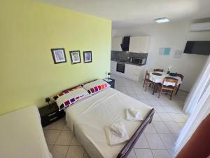 KETI 2 NV - Studio apartment with terrace