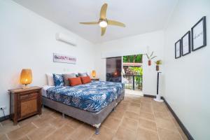 Surfside Tower - Ground Floor Condo with Pool, Walk to Potrero Beach