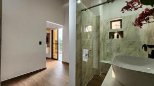 Private Villa El Peñol - Jacuzzi & Reservoir Views