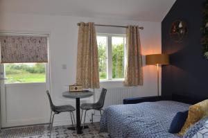 Little Hallegan-with private woodland