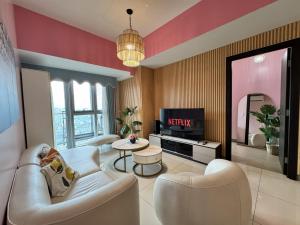 3BR Uptown BGC-43Floor view near Malls and Restaurants