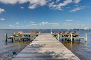 Poolside Fun! Waterfront Gem Near San Marco Square