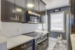Poolside Fun! Waterfront Gem Near San Marco Square