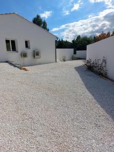 Villa neuve avec piscine chauffée en Provence verte 3 étoiles