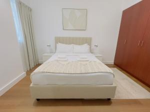 Luxury JBR Escape in 3BR & Maid or Walk to Beach