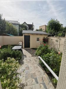 Independent studio 12 min from Paris