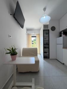 White Pearl Apartments