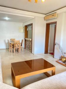 Beautiful 2 Bedroom apartment in the Marina