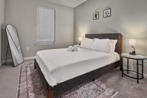 StylishvCozy 2BD Apt Near DT Clayton Pool Gym