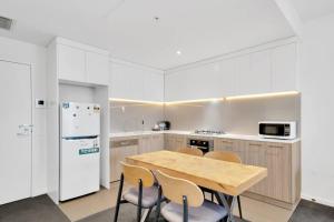 Vision On Morphett 2BR Apartment with Parking