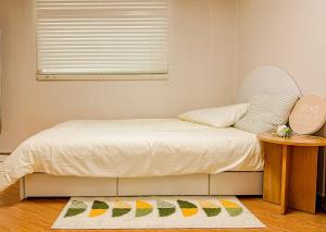 304Hongdae Station Area, Yeonnam, Hongdae Street, 15 Minutes from Itaewon, Single Accommodation, Fully Furnished