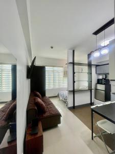 Cozy BGC Venice Grand Canal Staycation