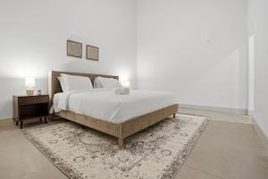 Bright and Cozy 2BR Apt with Parking