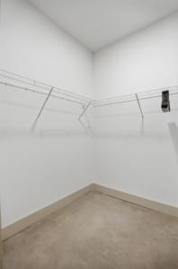 Bright and Cozy 2BR Apt with Parking