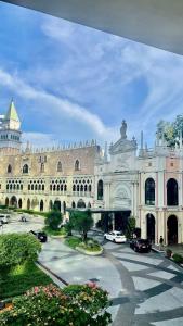 Cozy BGC Venice Grand Canal Staycation