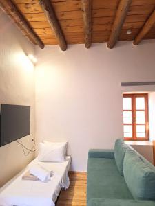 Casa dell Arco Antico, upper level with rooftop