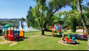 Mobil-Home en pleine campagne avec piscine