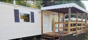 Mobil-Home en pleine campagne avec piscine
