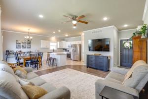 Deck & Large Yard! Family Haven in Cape Girardeau