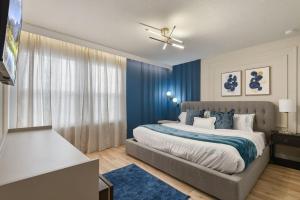 Fun & Elegant w Pool, Cinema & Game Room