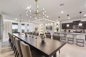 Fun & Elegant w Pool, Cinema & Game Room