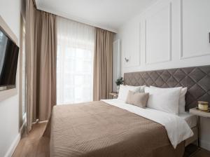 Urban Chic - Mennica Residence - Warsaw Center - For 20 Guests