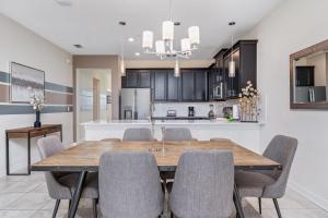 Beautiful Golf Course View Townhome!