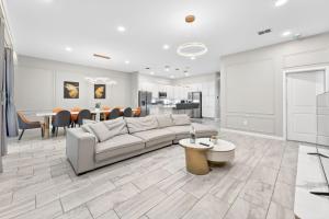 Huge Family Home! Sleeps 26!