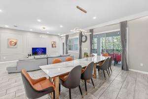 Huge Family Home! Sleeps 26!