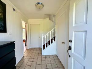 2 Beds Garden Suite with private bathroom near YVR Airport