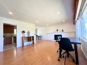 2 Beds Garden Suite with private bathroom near YVR Airport