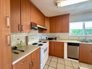 2 Beds Garden Suite with private bathroom near YVR Airport